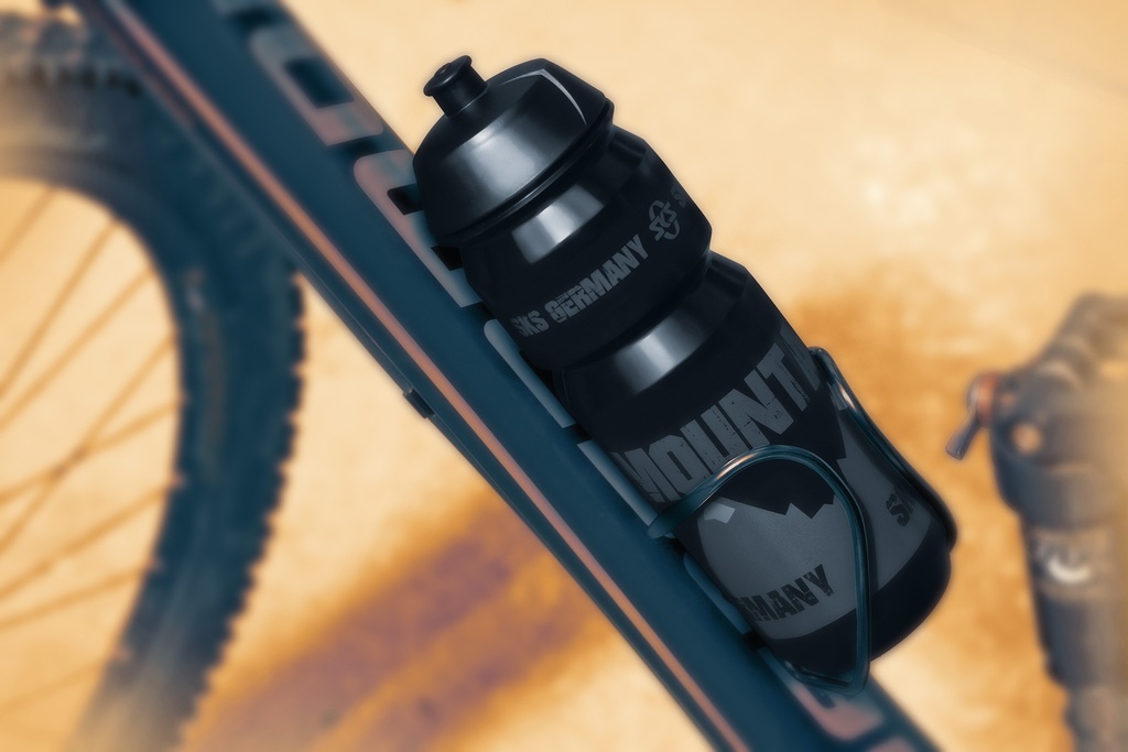 SKS-Germany Mountain 750ml kulacs [fekete]