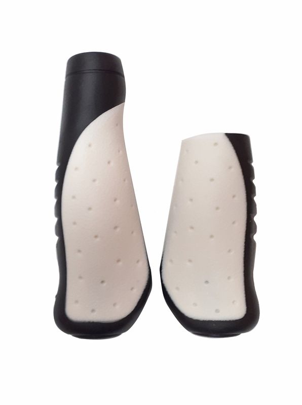 Kétkomponensű ergonomikus markolat pár 132/95 mm fekete/fehér
