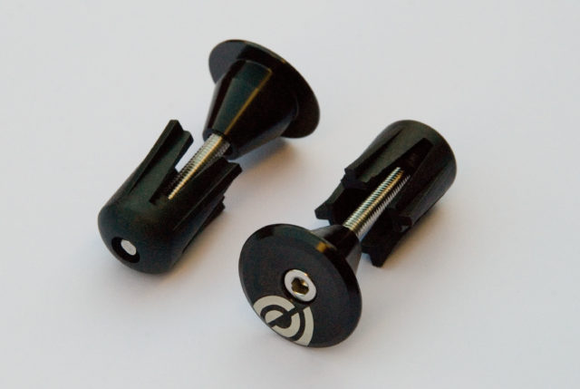 Bike Ribbon Alumínium kormányba való záródugó [fekete]